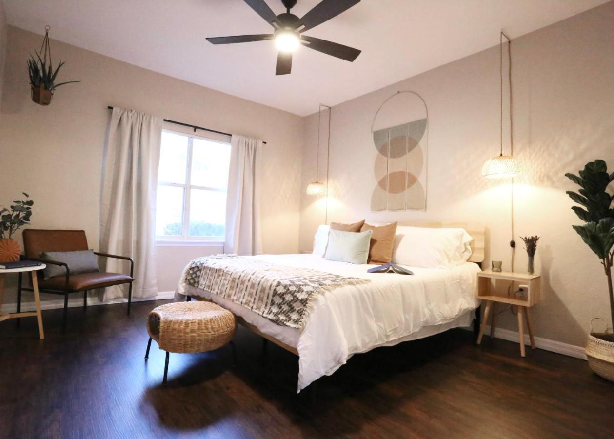 Nomad Retreat King Bed Boutique Condo W Garage Γκέινσβιλ Εξωτερικό φωτογραφία