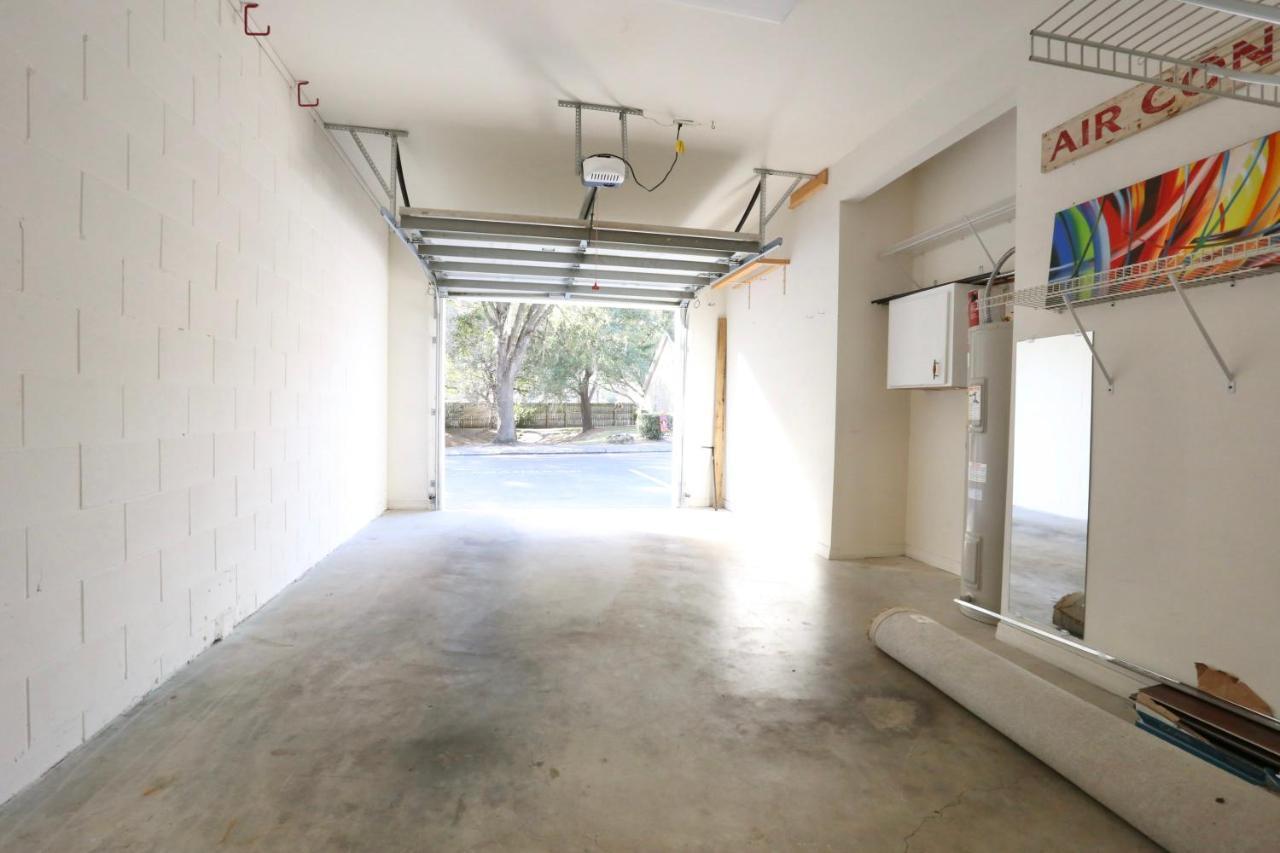 Nomad Retreat King Bed Boutique Condo W Garage Γκέινσβιλ Εξωτερικό φωτογραφία