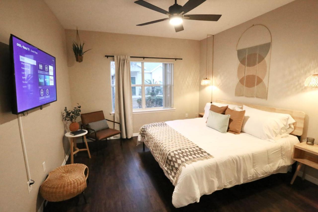 Nomad Retreat King Bed Boutique Condo W Garage Γκέινσβιλ Εξωτερικό φωτογραφία