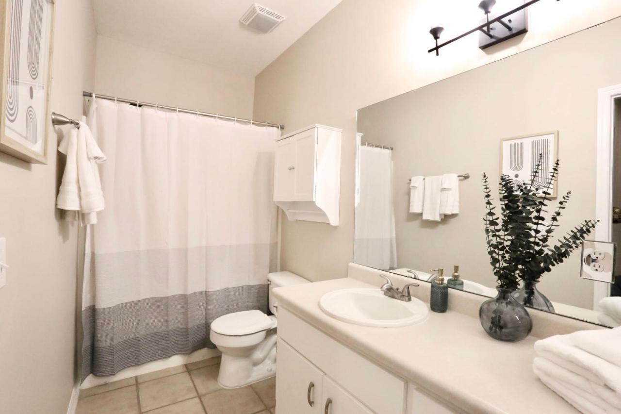 Nomad Retreat King Bed Boutique Condo W Garage Γκέινσβιλ Εξωτερικό φωτογραφία