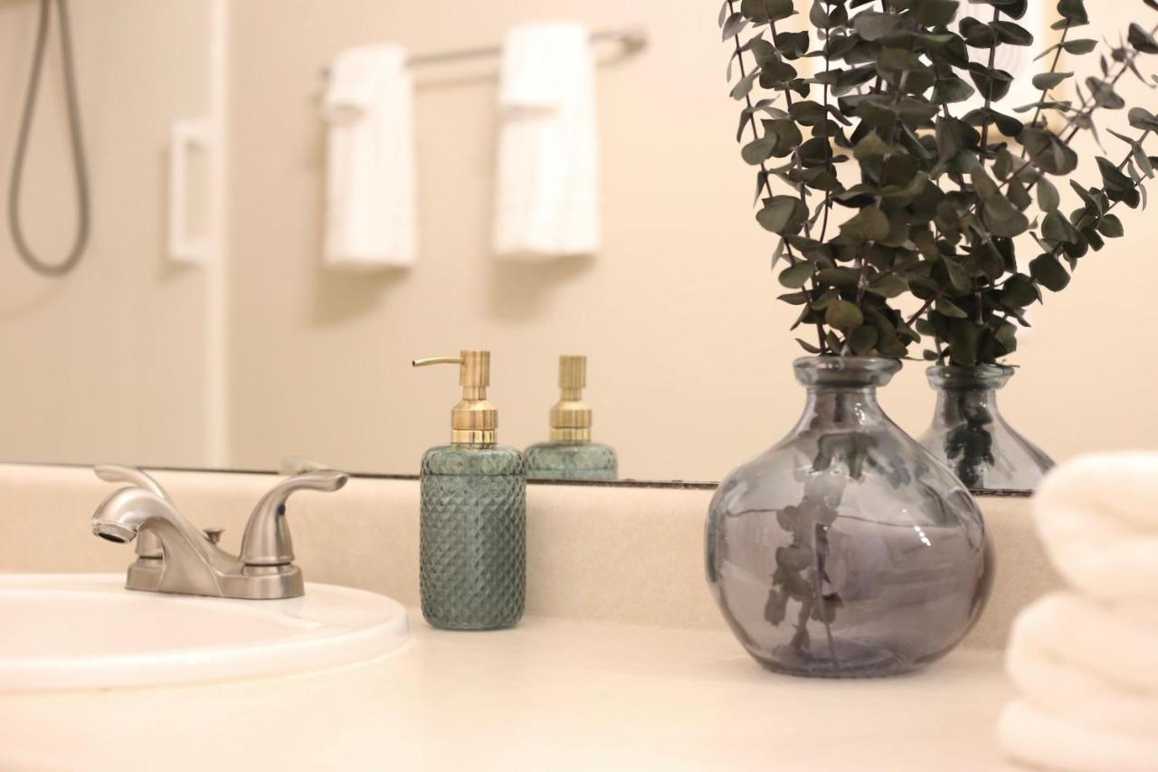 Nomad Retreat King Bed Boutique Condo W Garage Γκέινσβιλ Εξωτερικό φωτογραφία